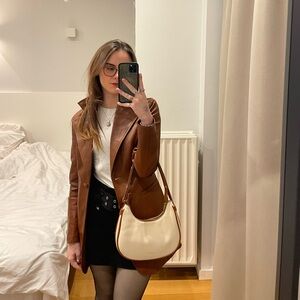 Meet your Posher, Annie